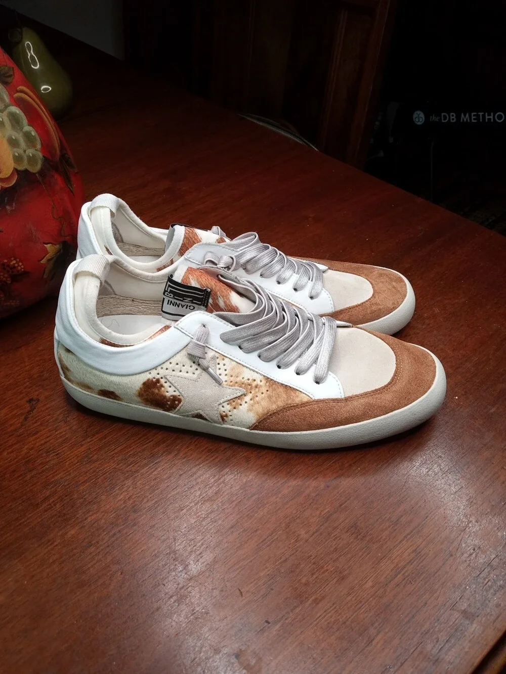 Gianni Bini Kaeko Star Sneakers Size 9.5 M Calf Hair Brown White Leather Shoe